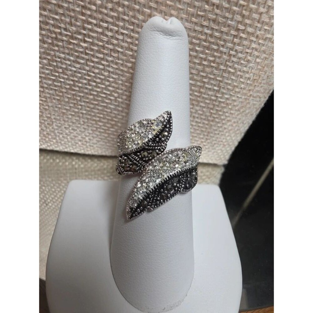 Vintage Black & Silver Bypass Leaf Ring